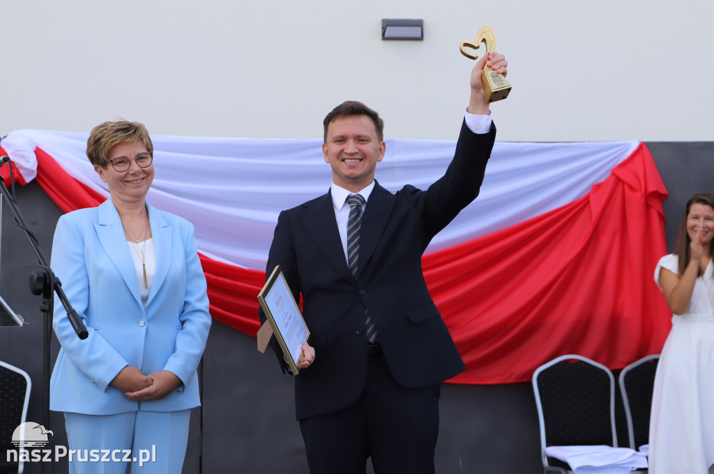 Otwarcie szkoły w Różynach