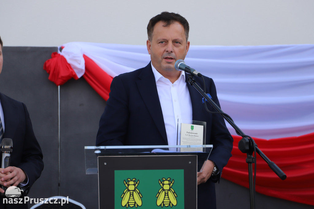 Otwarcie szkoły w Różynach
