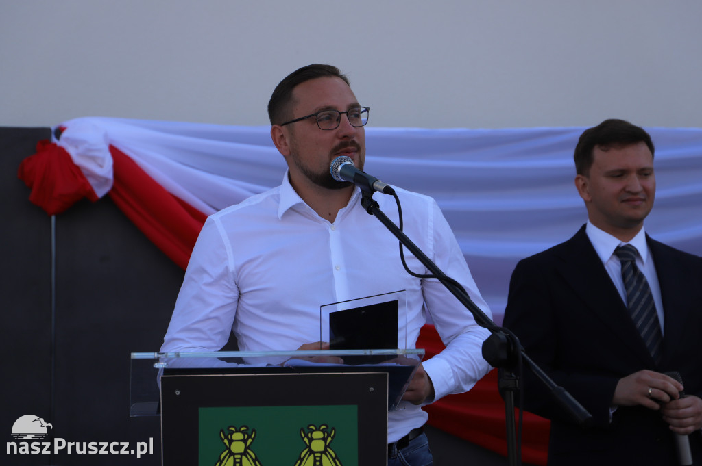Otwarcie szkoły w Różynach