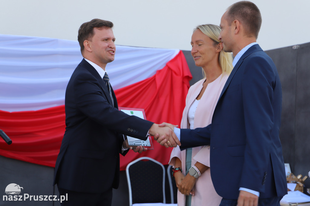 Otwarcie szkoły w Różynach