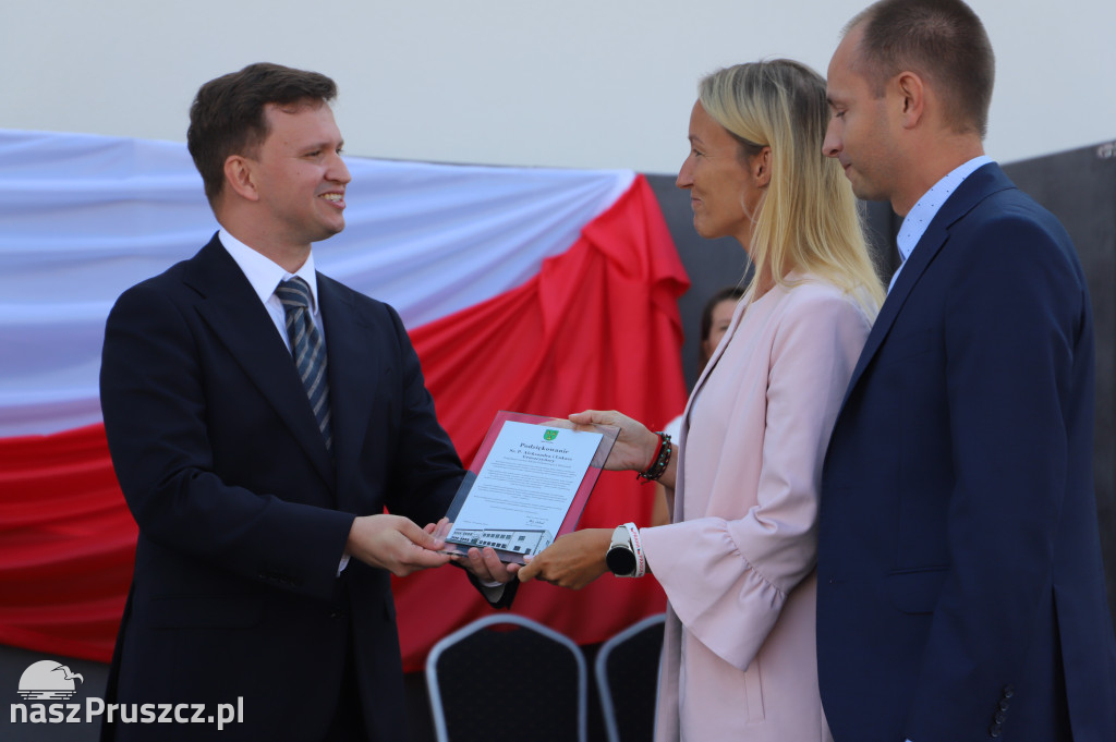 Otwarcie szkoły w Różynach