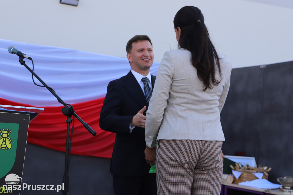 Otwarcie szkoły w Różynach