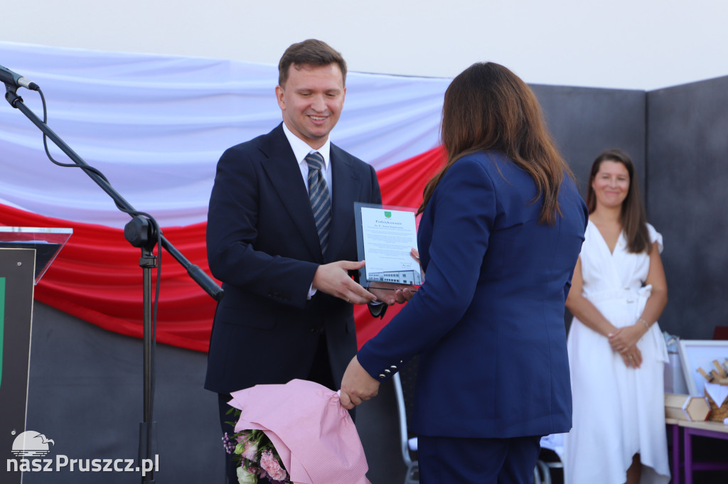 Otwarcie szkoły w Różynach