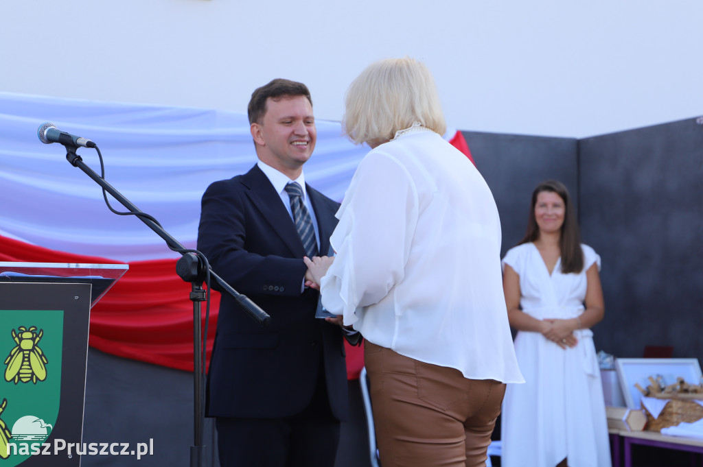 Otwarcie szkoły w Różynach