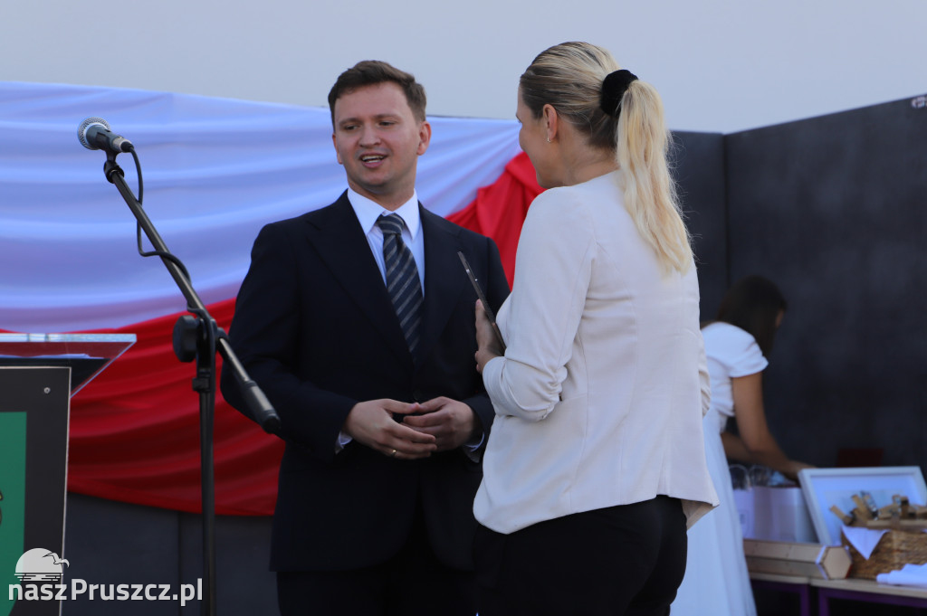 Otwarcie szkoły w Różynach