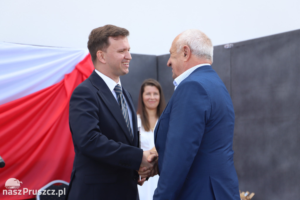 Otwarcie szkoły w Różynach