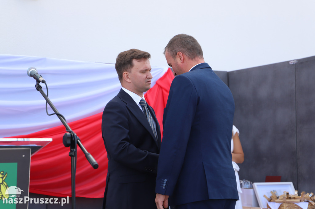 Otwarcie szkoły w Różynach