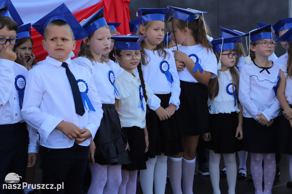 Otwarcie szkoły w Różynach