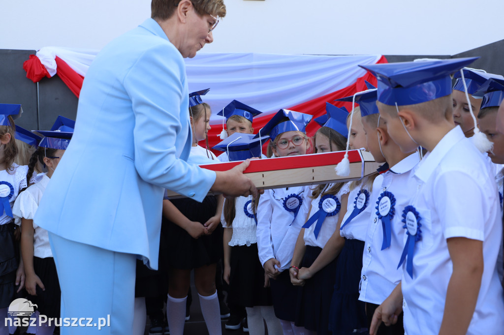 Otwarcie szkoły w Różynach