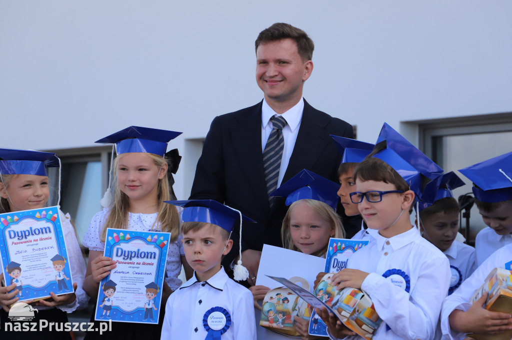 Otwarcie szkoły w Różynach