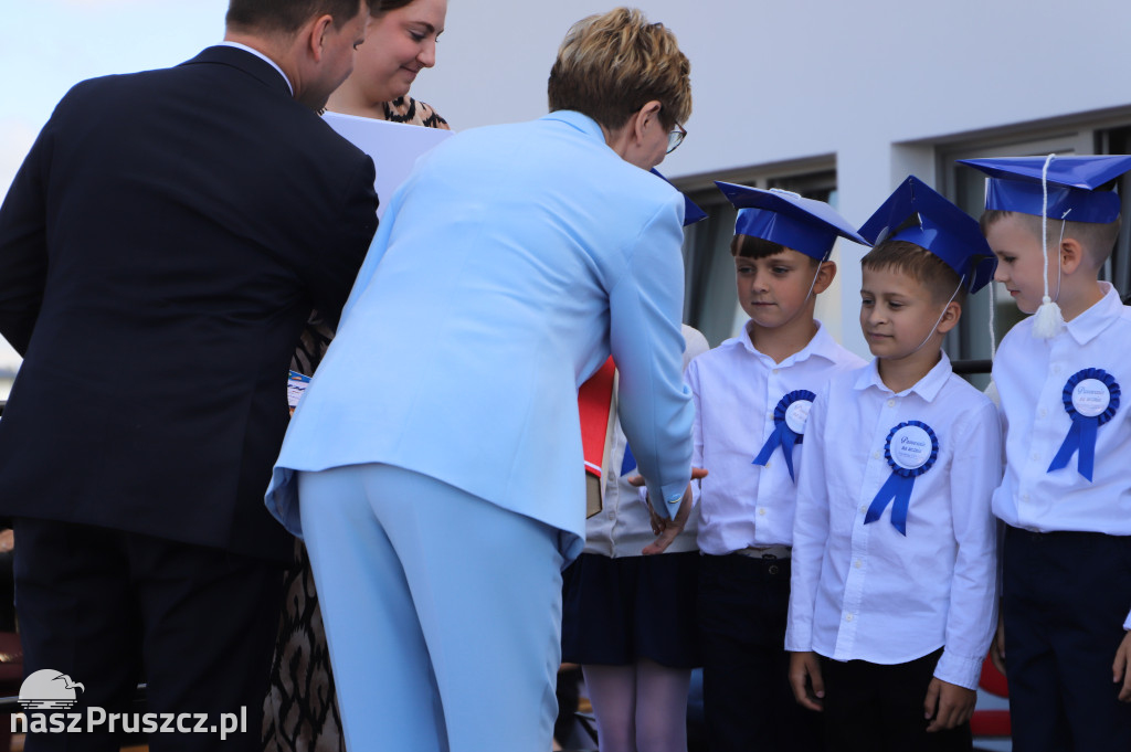 Otwarcie szkoły w Różynach