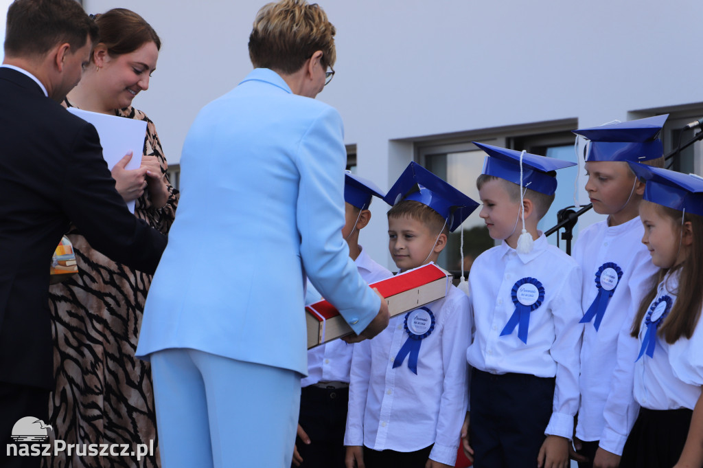 Otwarcie szkoły w Różynach