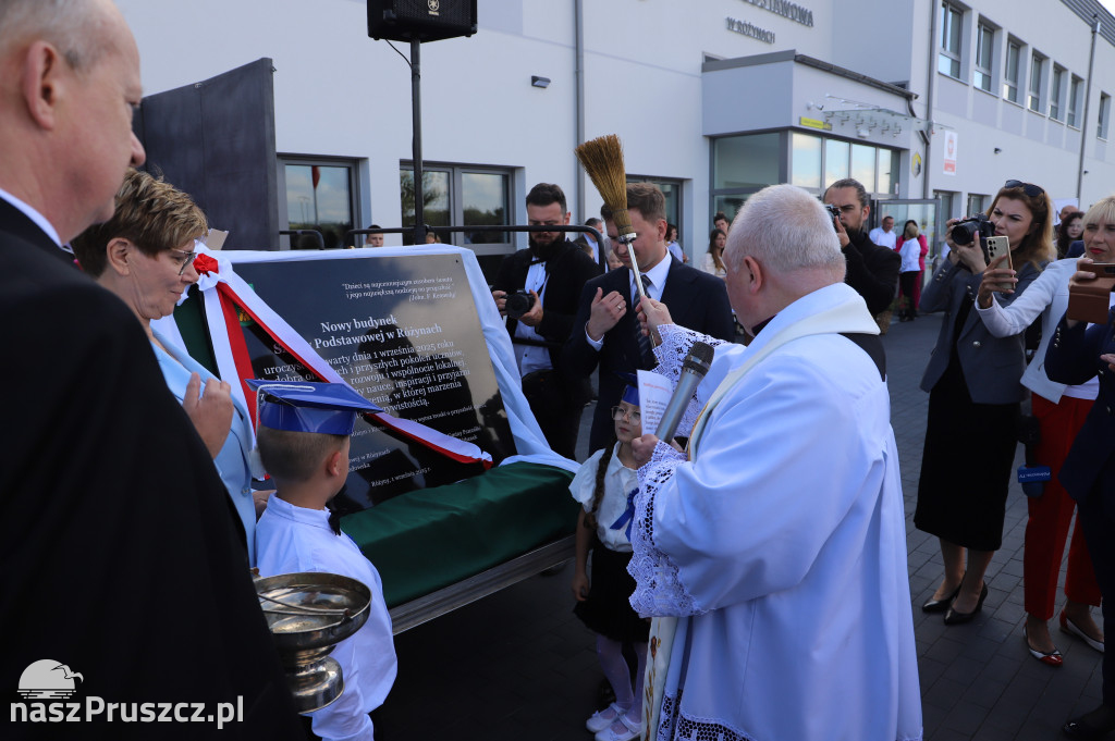Otwarcie szkoły w Różynach