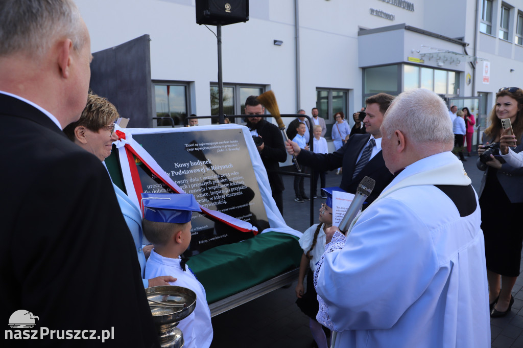 Otwarcie szkoły w Różynach