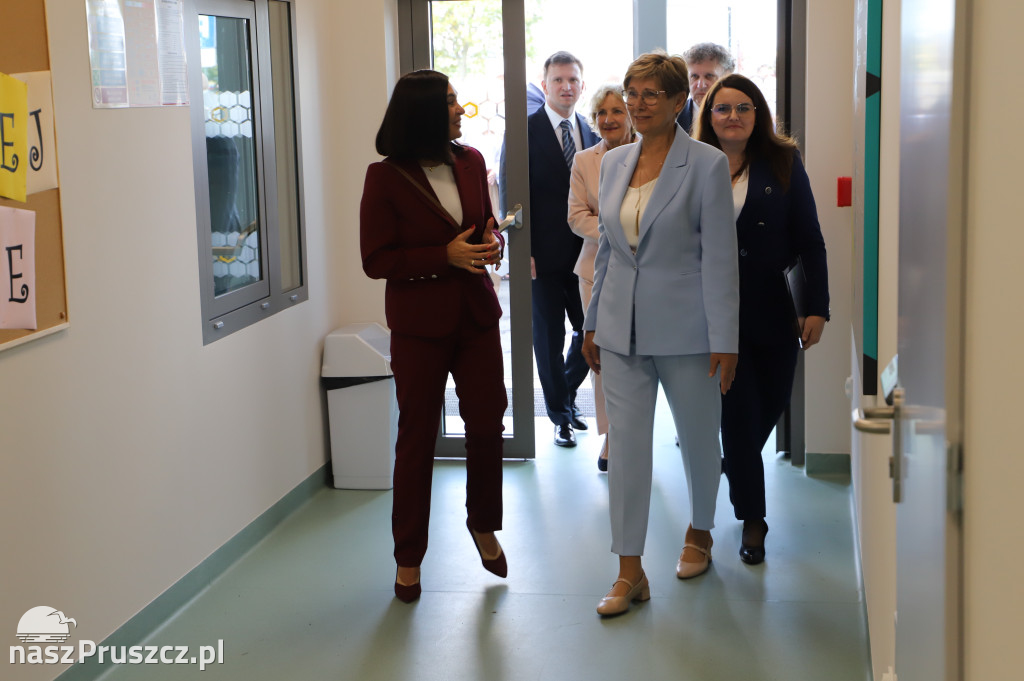 Otwarcie szkoły w Różynach