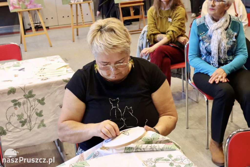 Kolbudy: Wyszywali obrus i rozmawiali o roli dzikich pszczół