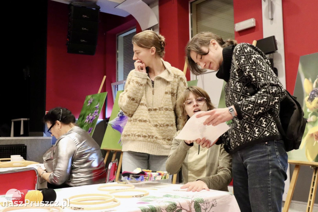 Kolbudy: Wyszywali obrus i rozmawiali o roli dzikich pszczół