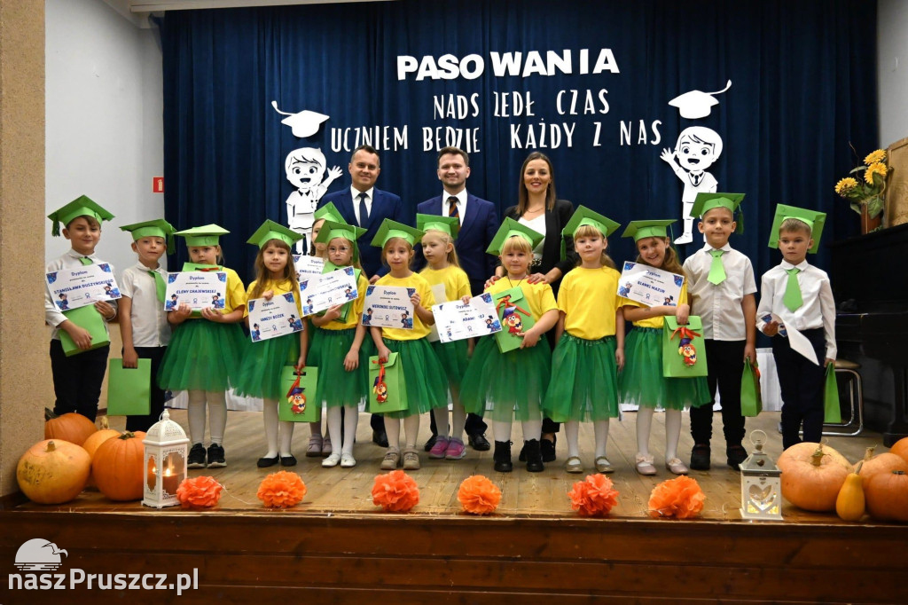 Pasowanie na ucznia w Skowarczu