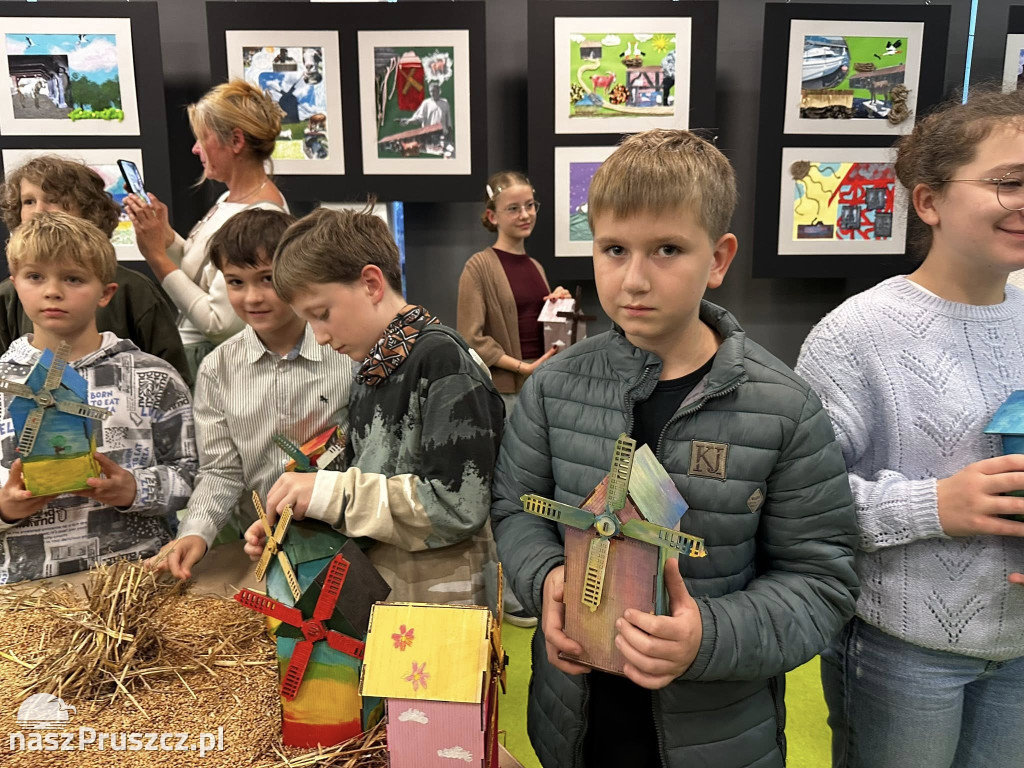 „Żuławy Oczami Dzieci” – wystawa w Mediatece w Straszynie