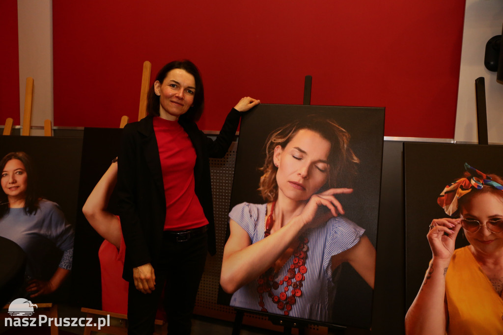 Mama w centrum uwagi: wyjątkowy wernisaż w Kolbudach