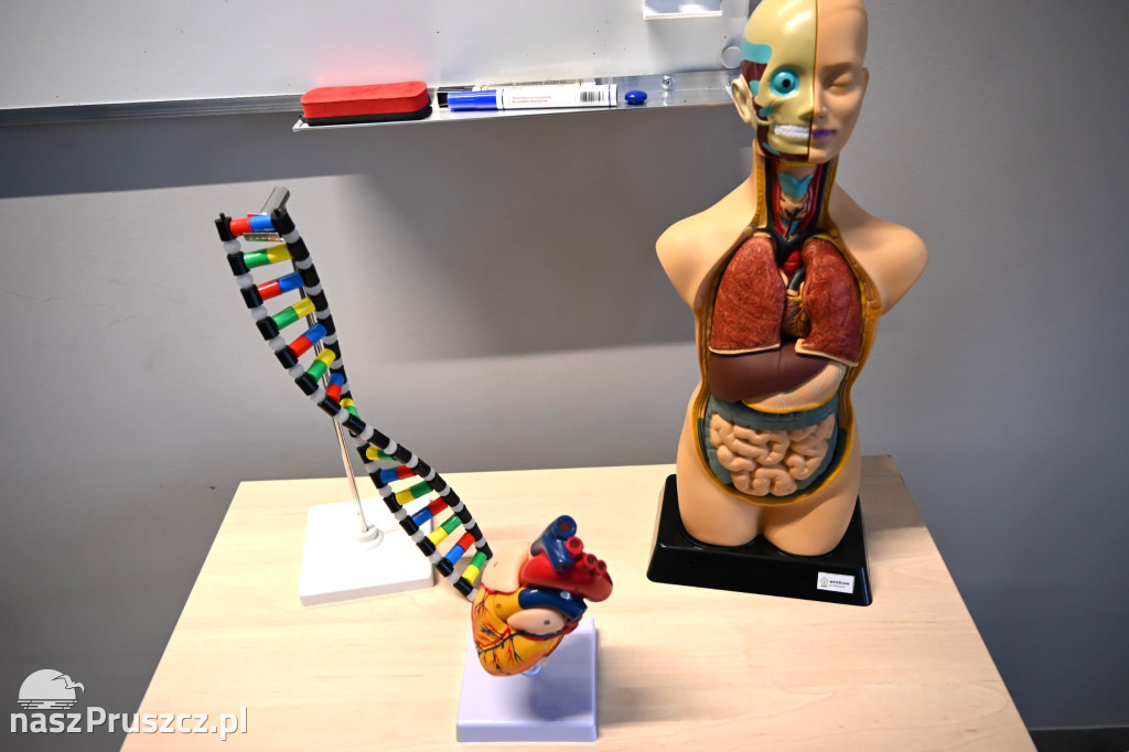 Nowy sprzęt edukacyjny dla szkoły  w Różynach