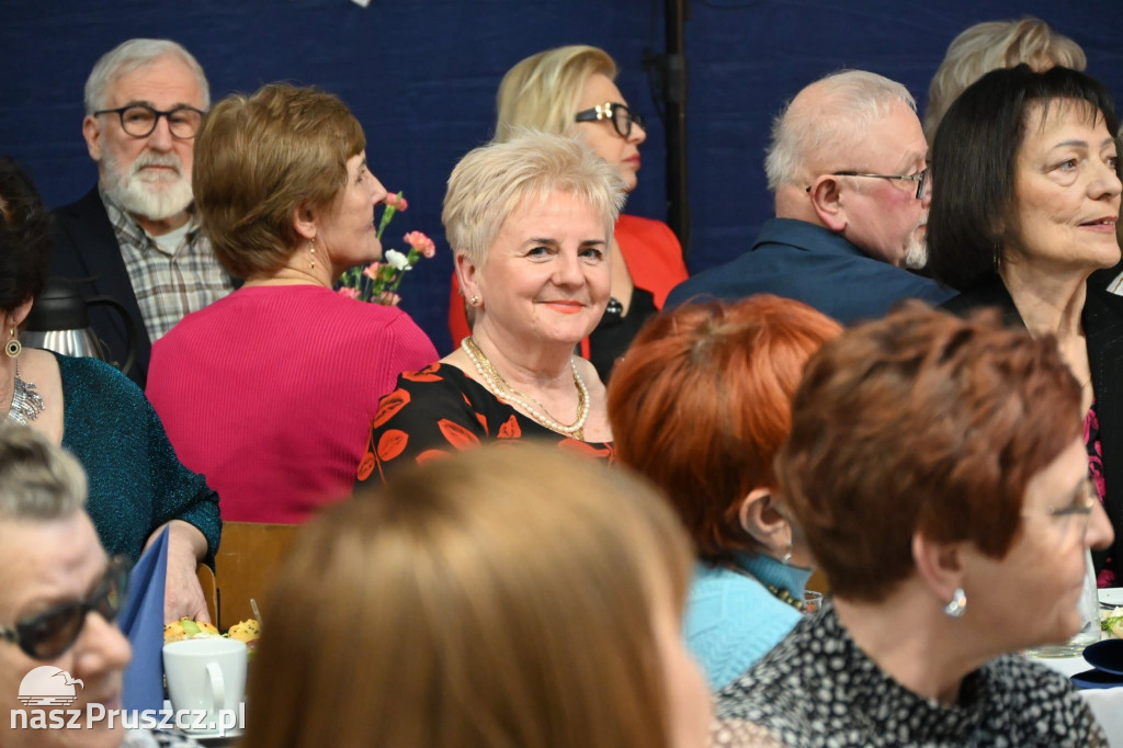 Seniorzy świętowali Nowy Rok i Dzień Babci i Dziadka w Pszczółkach