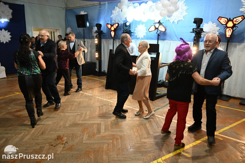 Seniorzy świętowali Nowy Rok i Dzień Babci i Dziadka w Pszczółkach