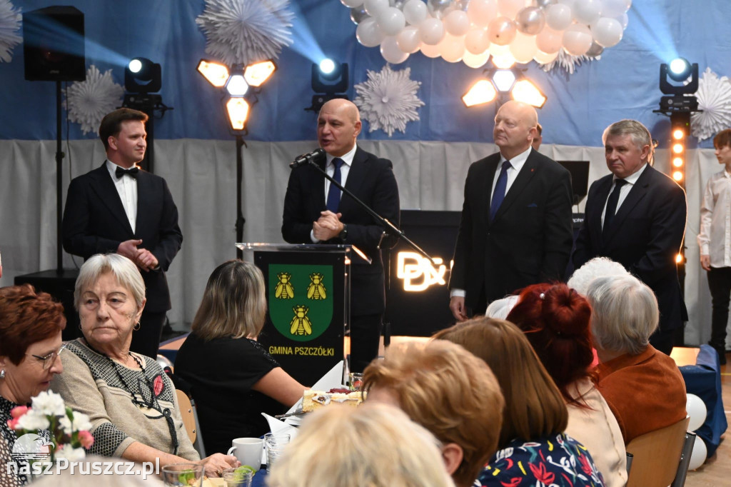 Seniorzy świętowali Nowy Rok i Dzień Babci i Dziadka w Pszczółkach
