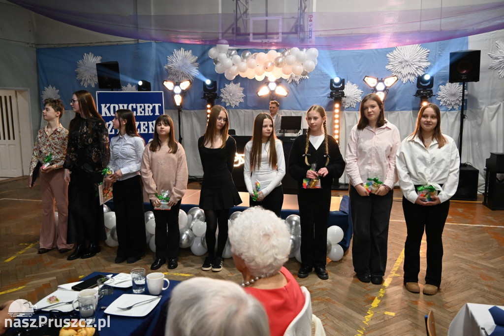 Seniorzy świętowali Nowy Rok i Dzień Babci i Dziadka w Pszczółkach