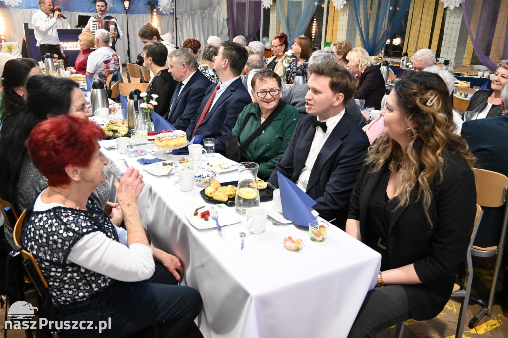 Seniorzy świętowali Nowy Rok i Dzień Babci i Dziadka w Pszczółkach