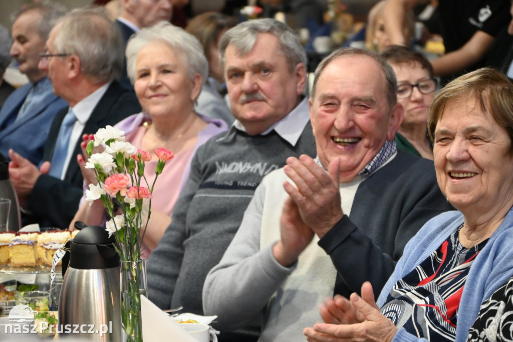 Seniorzy świętowali Nowy Rok i Dzień Babci i Dziadka w Pszczółkach