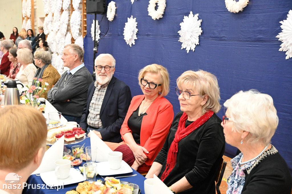 Seniorzy świętowali Nowy Rok i Dzień Babci i Dziadka w Pszczółkach