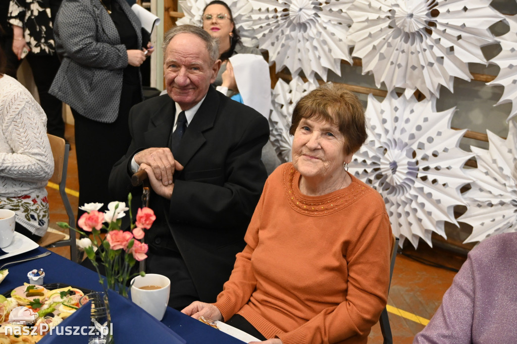 Seniorzy świętowali Nowy Rok i Dzień Babci i Dziadka w Pszczółkach