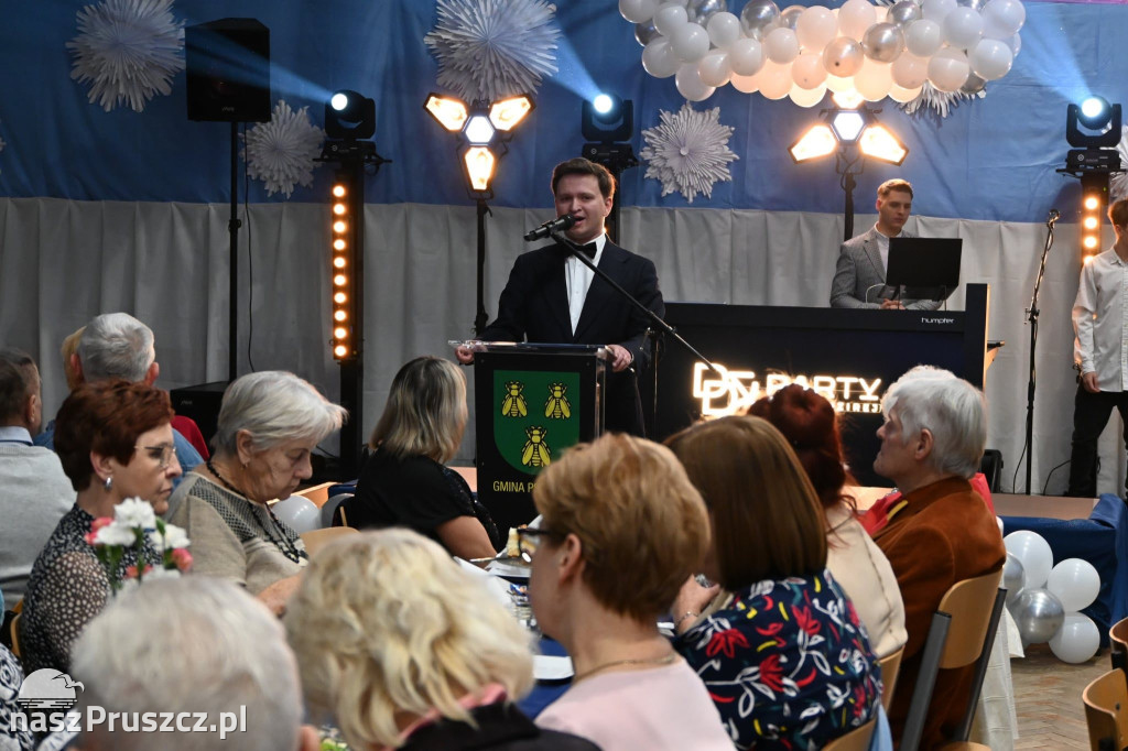 Seniorzy świętowali Nowy Rok i Dzień Babci i Dziadka w Pszczółkach