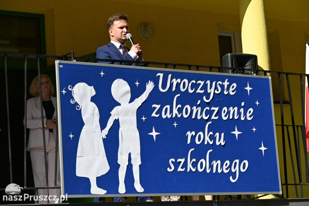 Szkolne dzwonki umilkły. W gminie Pszczółki rozpoczęły się wakacje