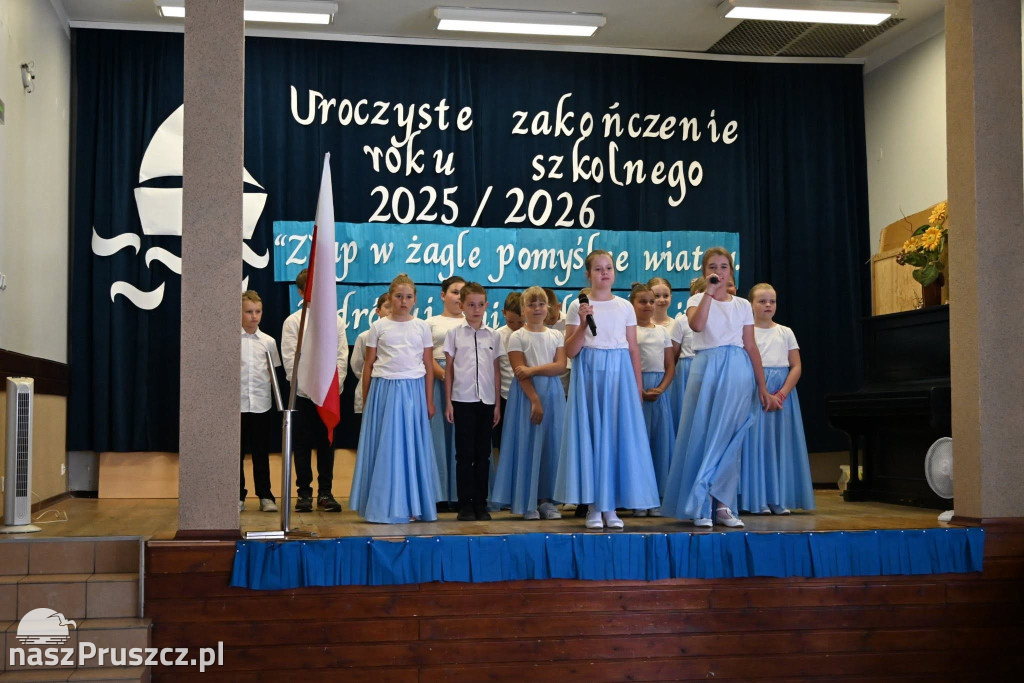 Szkolne dzwonki umilkły. W gminie Pszczółki rozpoczęły się wakacje