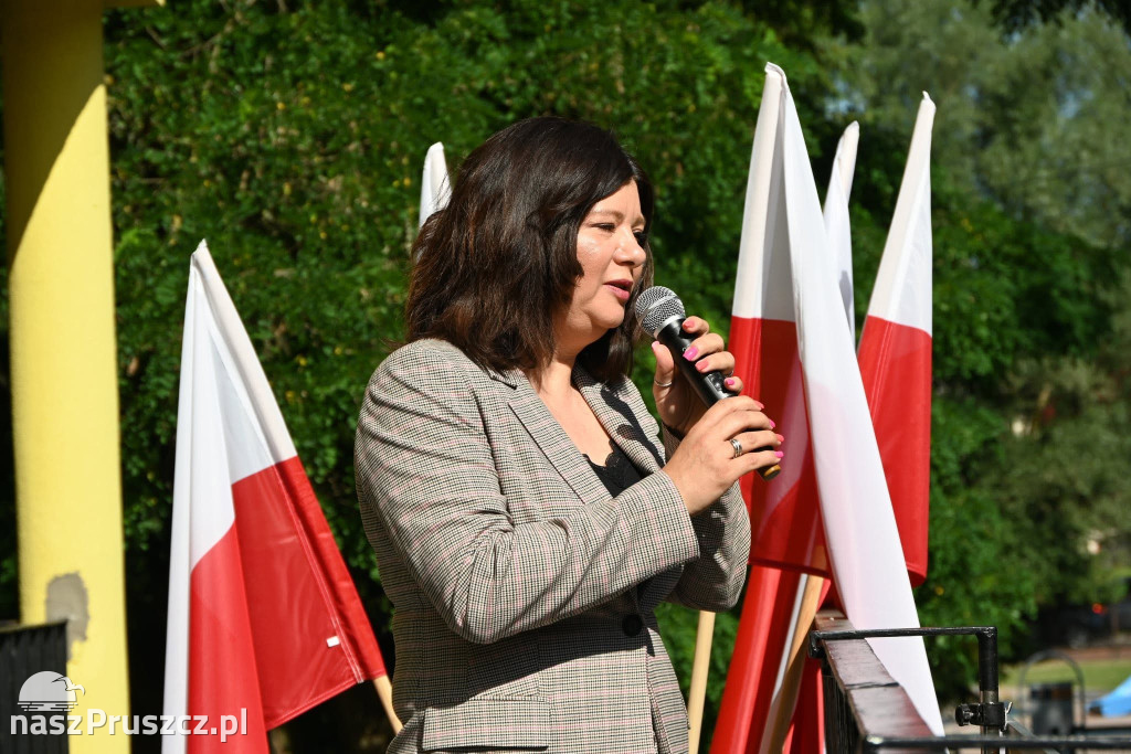 Szkolne dzwonki umilkły. W gminie Pszczółki rozpoczęły się wakacje