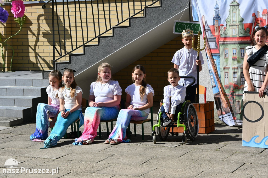 Szkolne dzwonki umilkły. W gminie Pszczółki rozpoczęły się wakacje