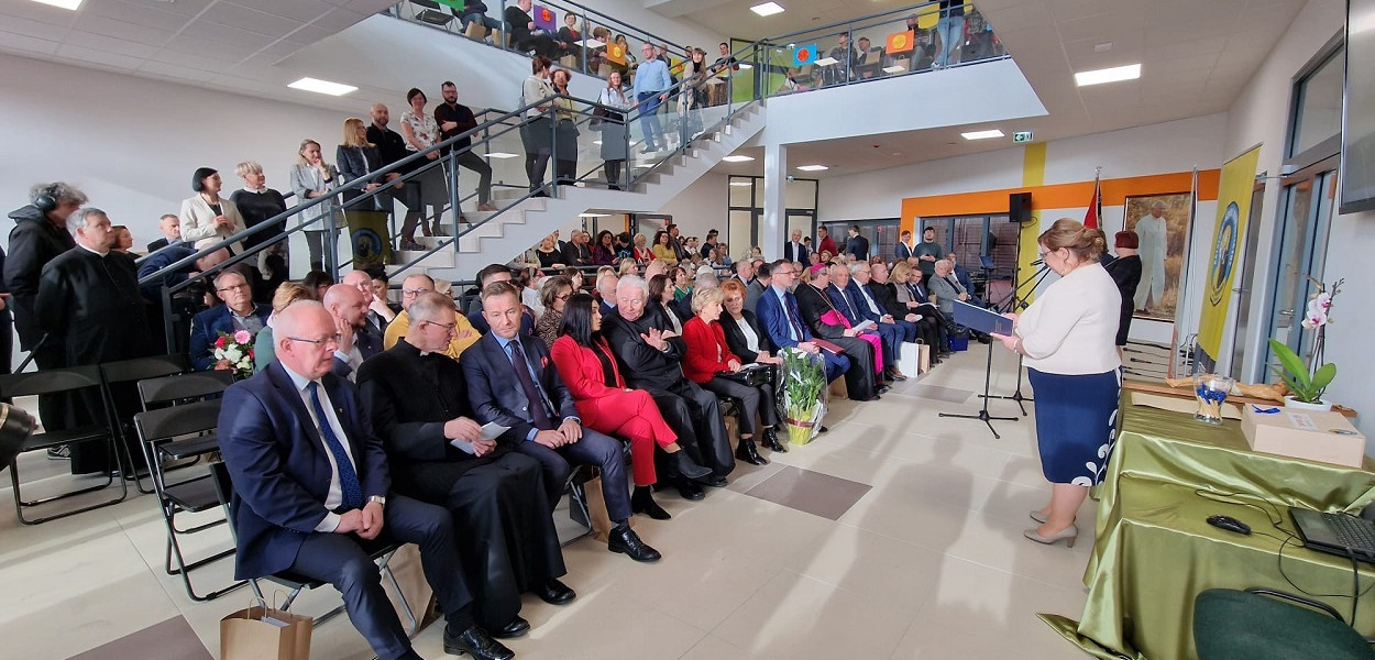 Pruszcz Gdański: Otwarto nową siedzibę Katolickiej Szkoły Niepublicznej