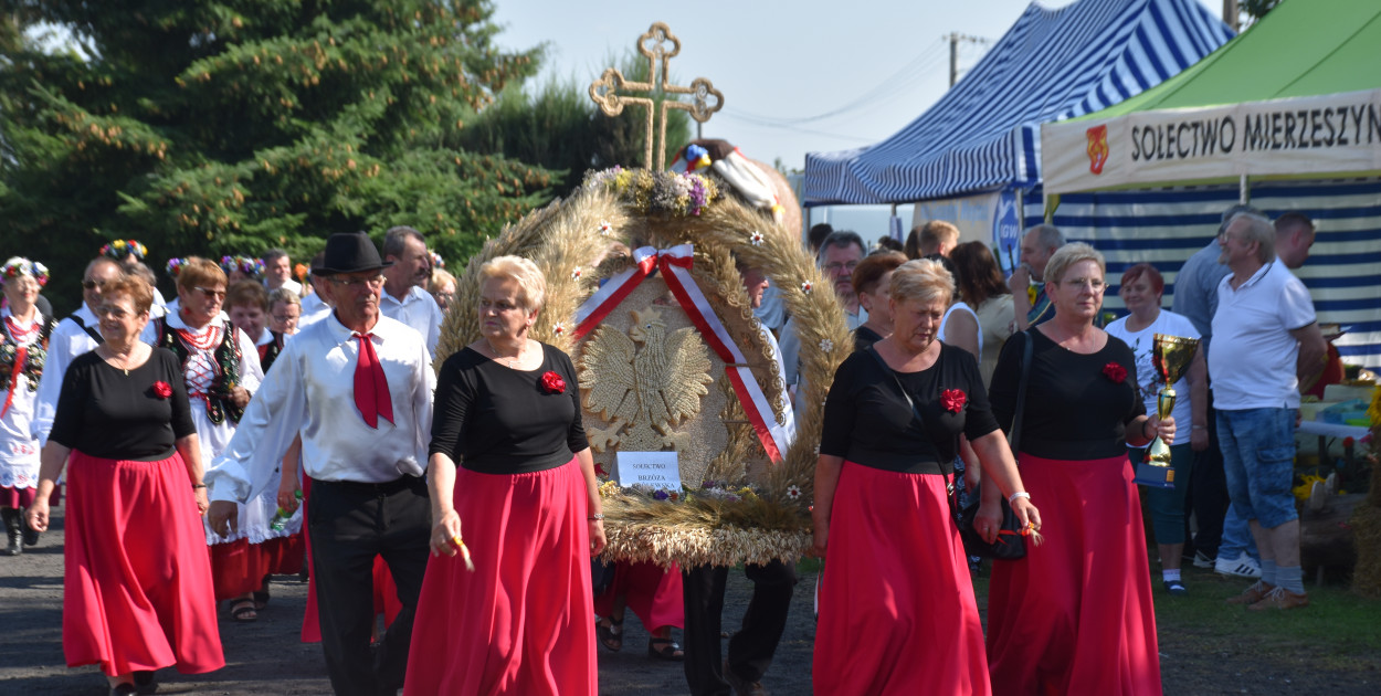 Dożynki w gminie Trąbki Wielkie - piękne wieńce i słowo dziękczynienia