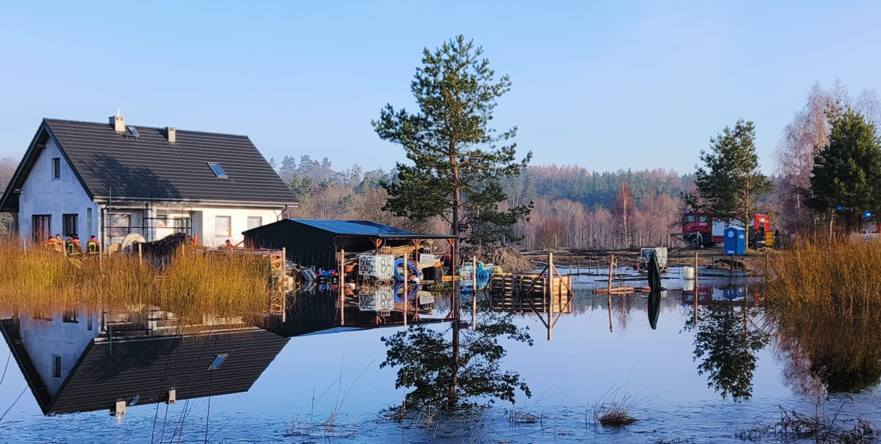 Trąbki Wielkie: Zalana posesja - 3 tysiące m2 pod wodą