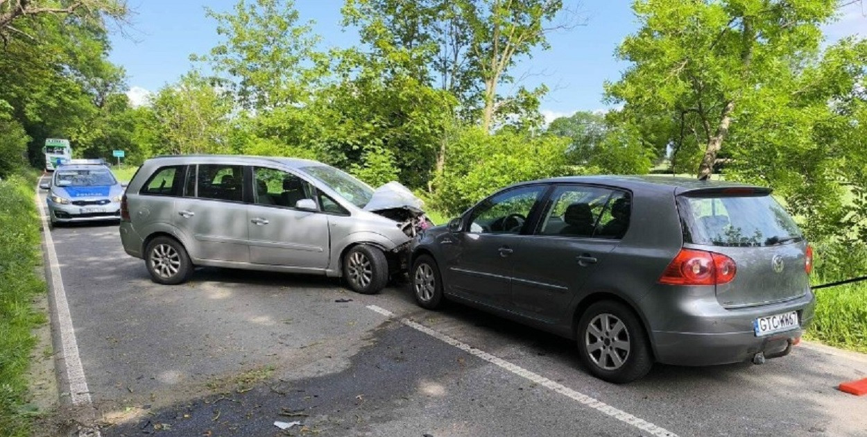 Suchy Dąb: Zderzenie dwóch samochodów. Są poszkodowani