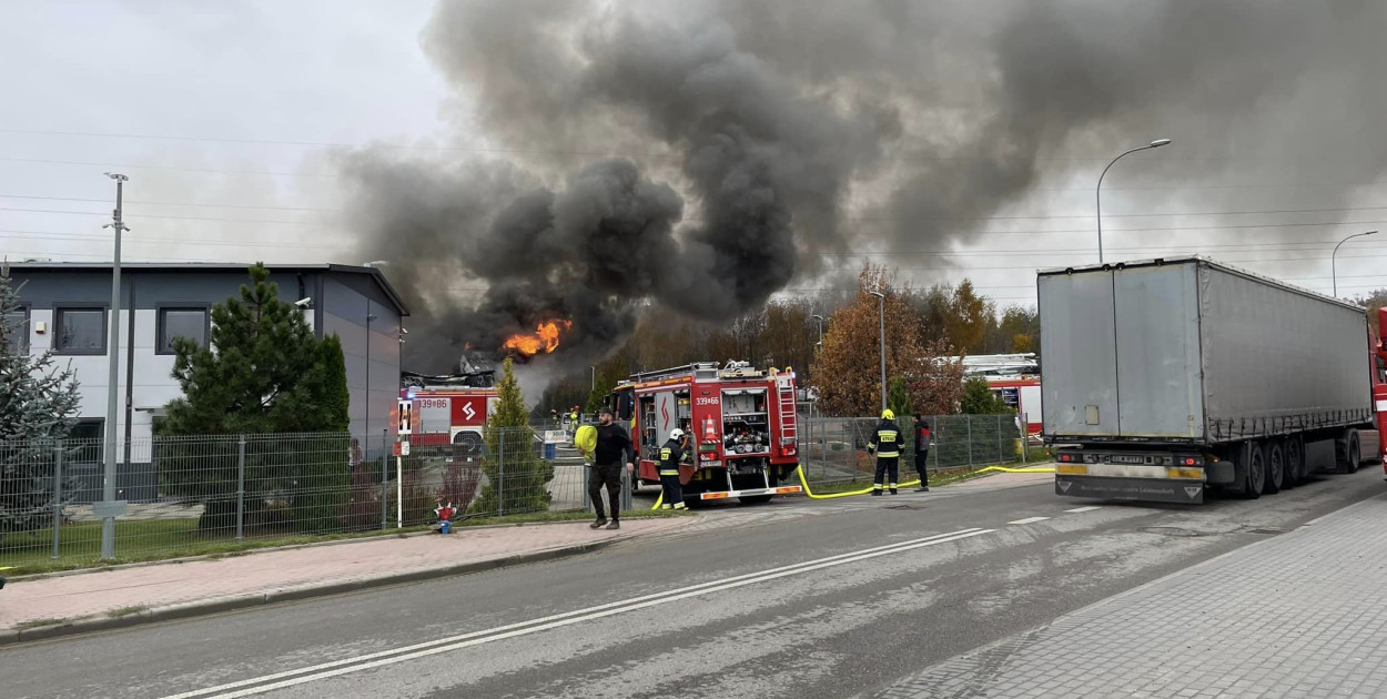 Kłęby dymu nad obwodnicą Trójmiasta. Pożar w Bąkowie
