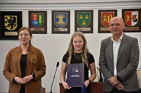 Oto zwycięzcy powiatowego konkursu \"Powiatowa kartka świąteczna\"-1018