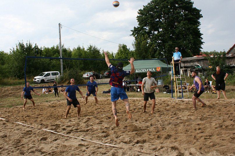 W Kłodawie grali w siatkówkę na piaski
