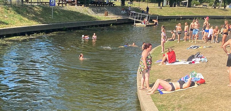 Pruszczanie szukali ochłody w wodach Raduni