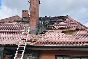 Pruszcz Gdański: Pożar domu w Straszynie. Z ogniem walczyło 5 jednostek straży-11240