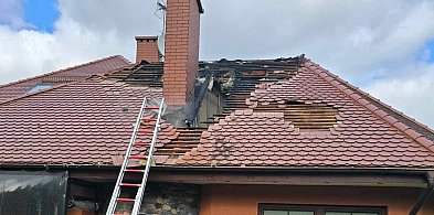 Pruszcz Gdański: Pożar domu w Straszynie. Z ogniem walczyło 5 jednostek straży-11240
