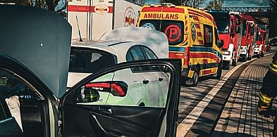Pomorskie/ Zderzenie trzech aut na dk 91 w Pszczółkach; dwie osoby ranne-11296