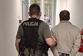 Pruszcz Gdański: 43-latek, który uszkodził figurę Matki Boskiej w rękach policji-18706